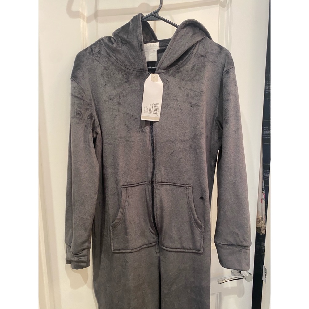 NWT Softies Snuggle Jumper size Medium, color charcoal